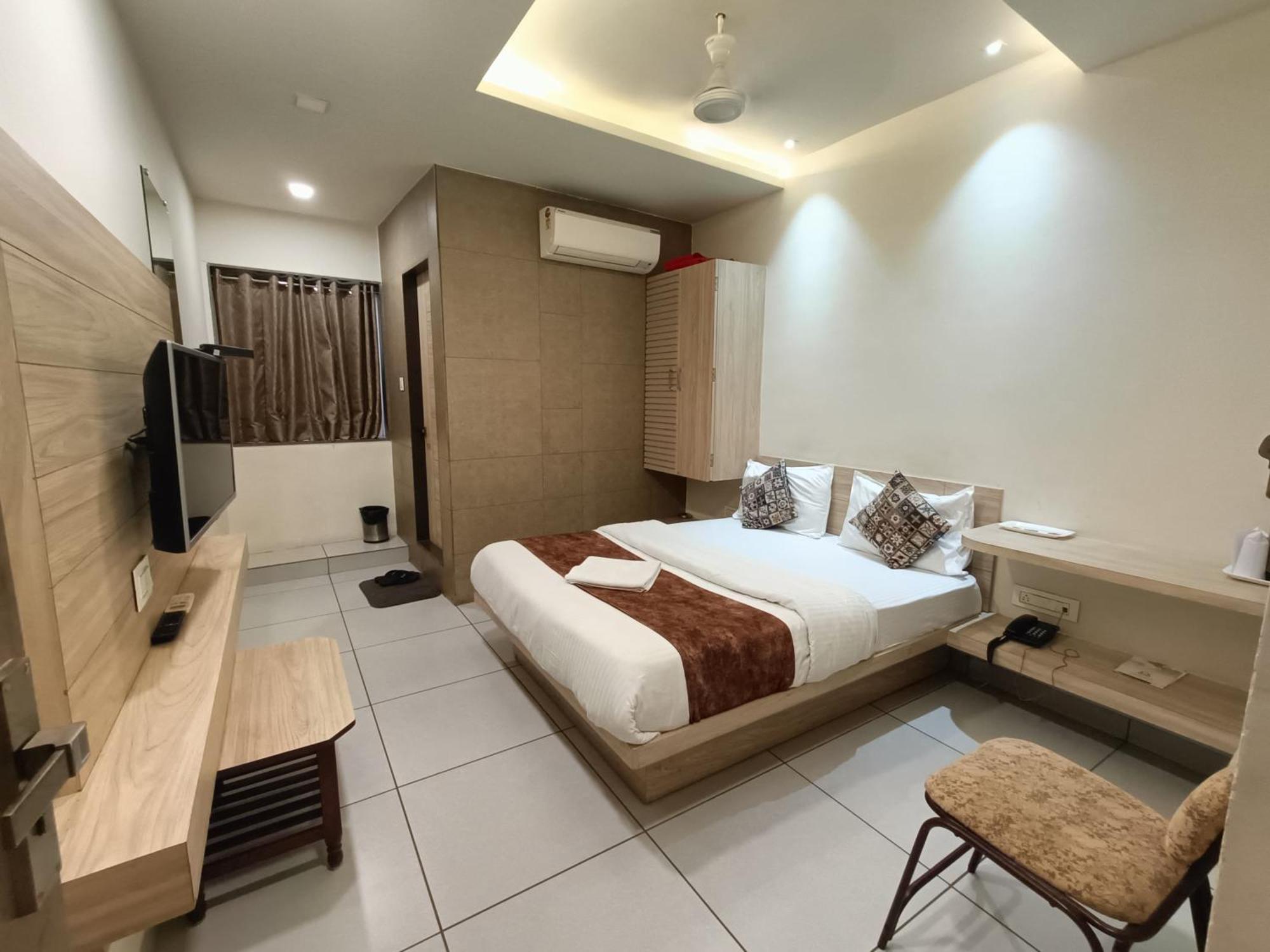 Hotel Kinara Ahmedabad Exterior photo