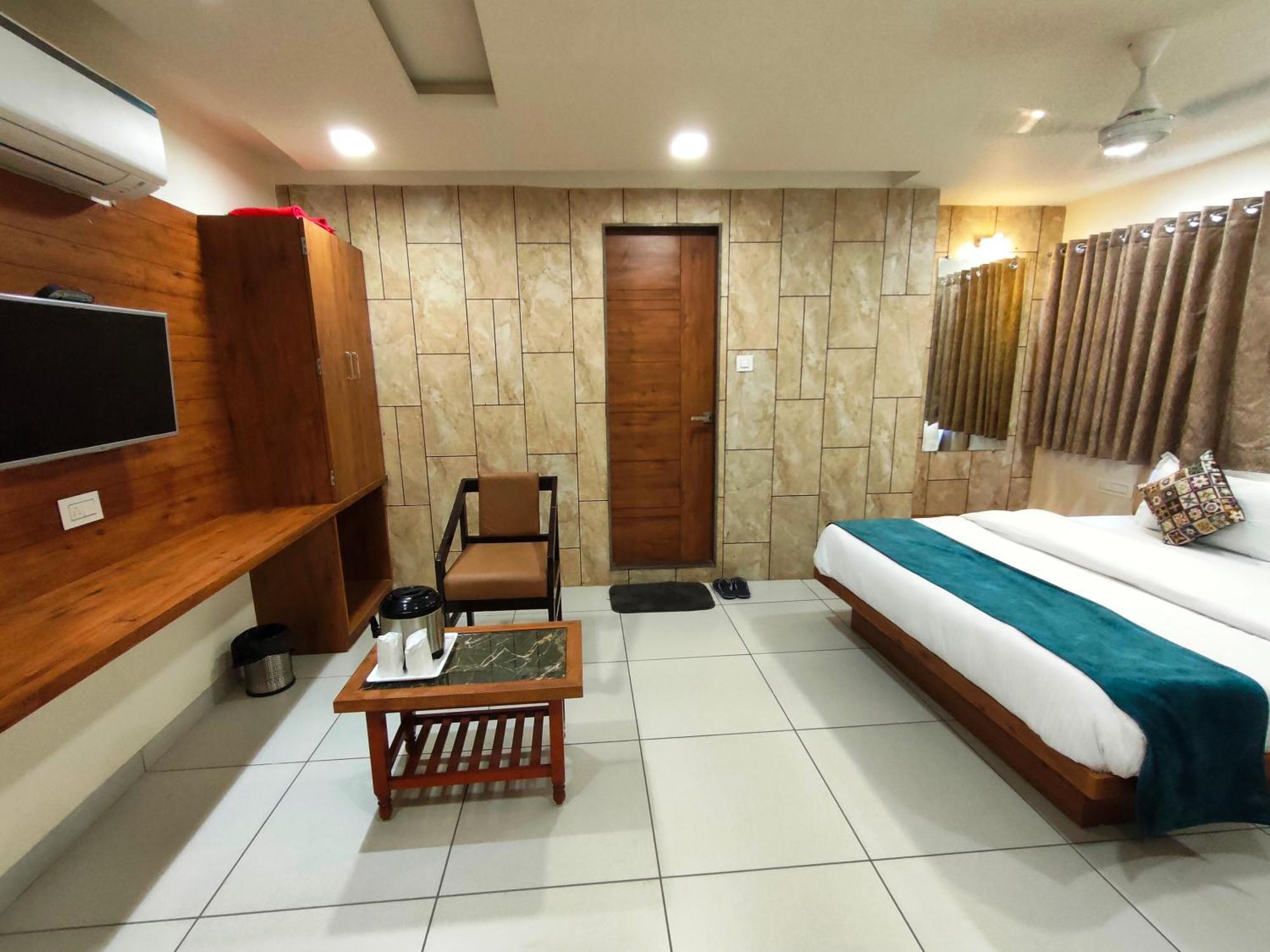 Hotel Kinara Ahmedabad Exterior photo