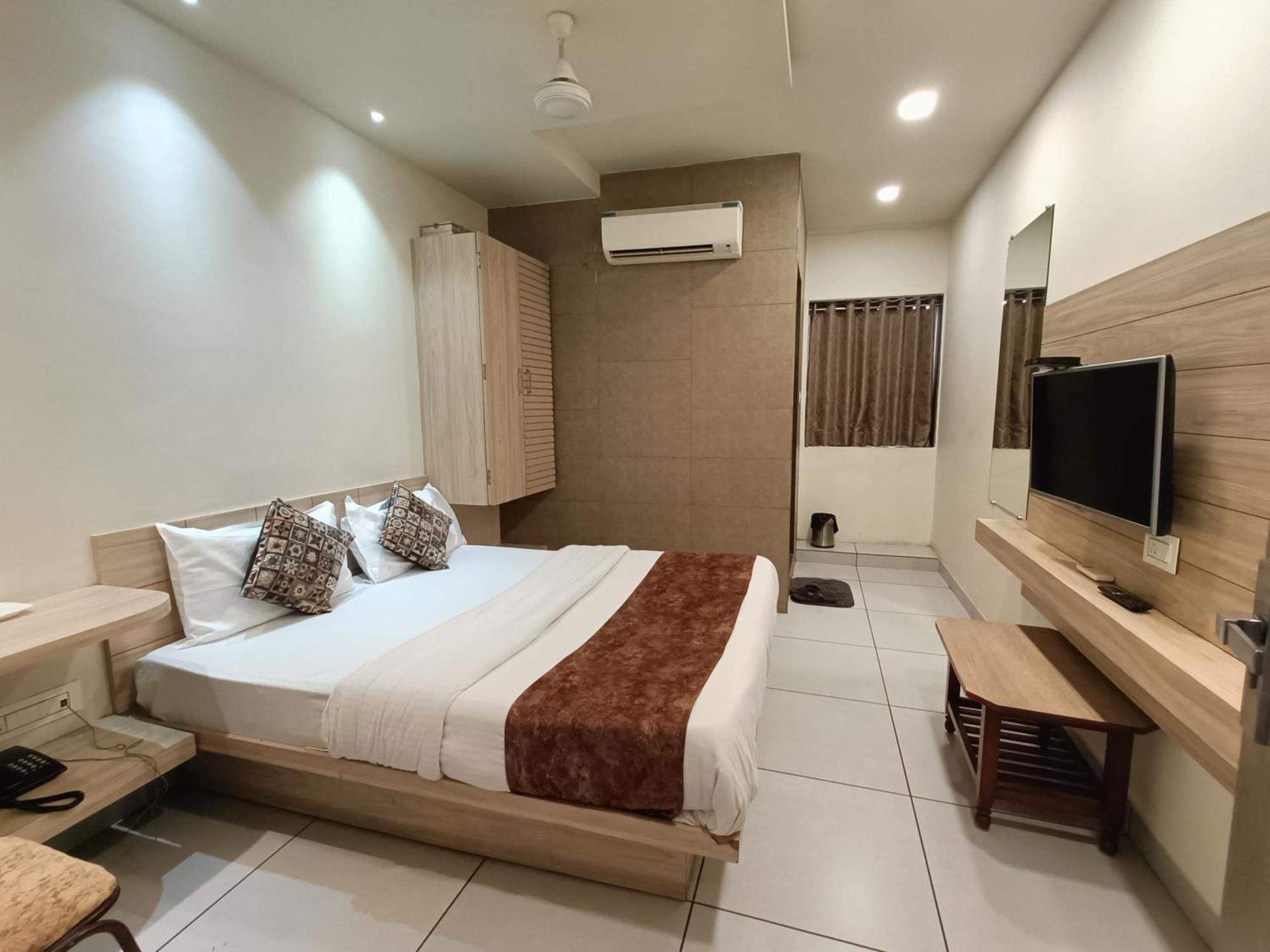 Hotel Kinara Ahmedabad Exterior photo