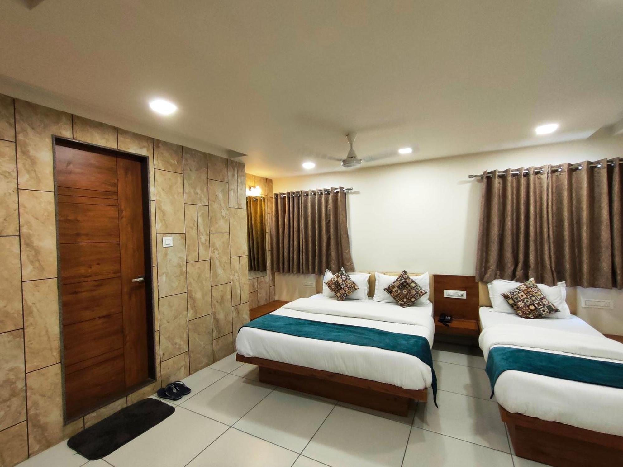 Hotel Kinara Ahmedabad Exterior photo