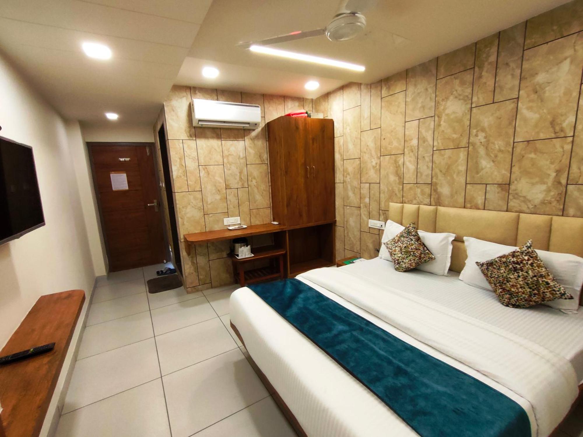 Hotel Kinara Ahmedabad Exterior photo