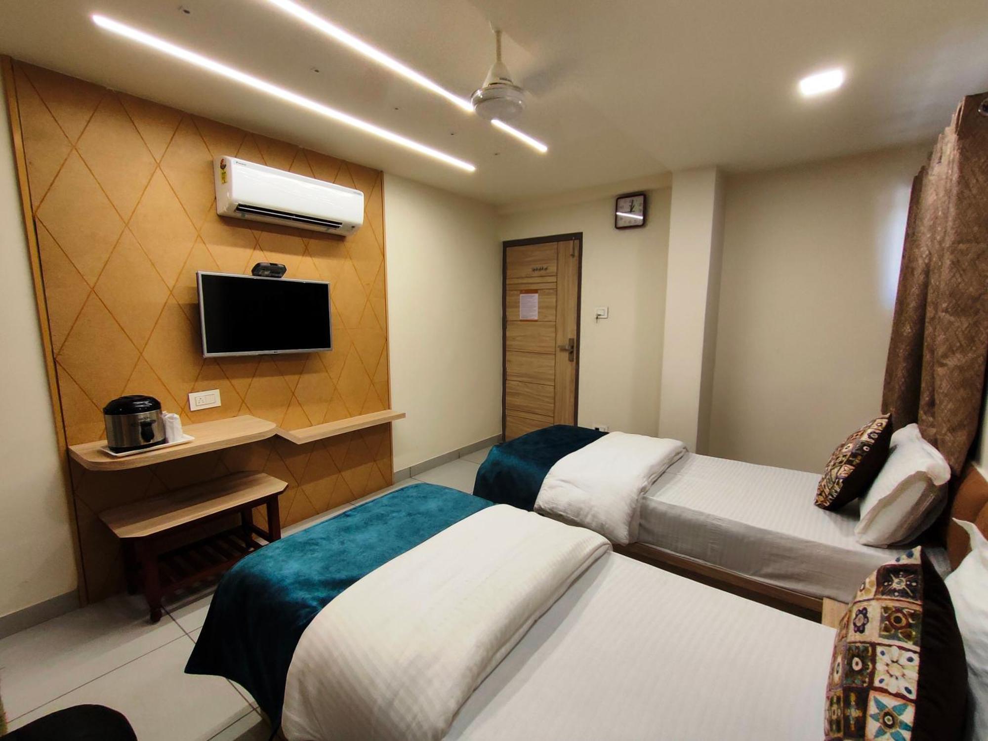 Hotel Kinara Ahmedabad Exterior photo